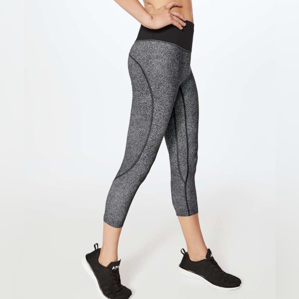 Lululemon Run The Day Crop *23" in Fractal Dark Starlight Black Size 6